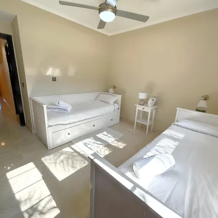 Picasso In El Soto De La Mairena Apartment *